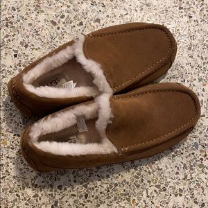 Men’s ugg slippers size 9
